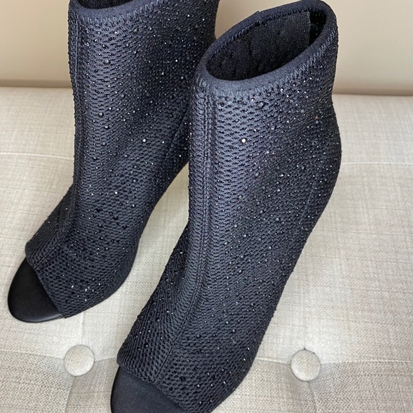 STEVE MADDEN STONE HEEL BOOTIE - Picture 6 of 10